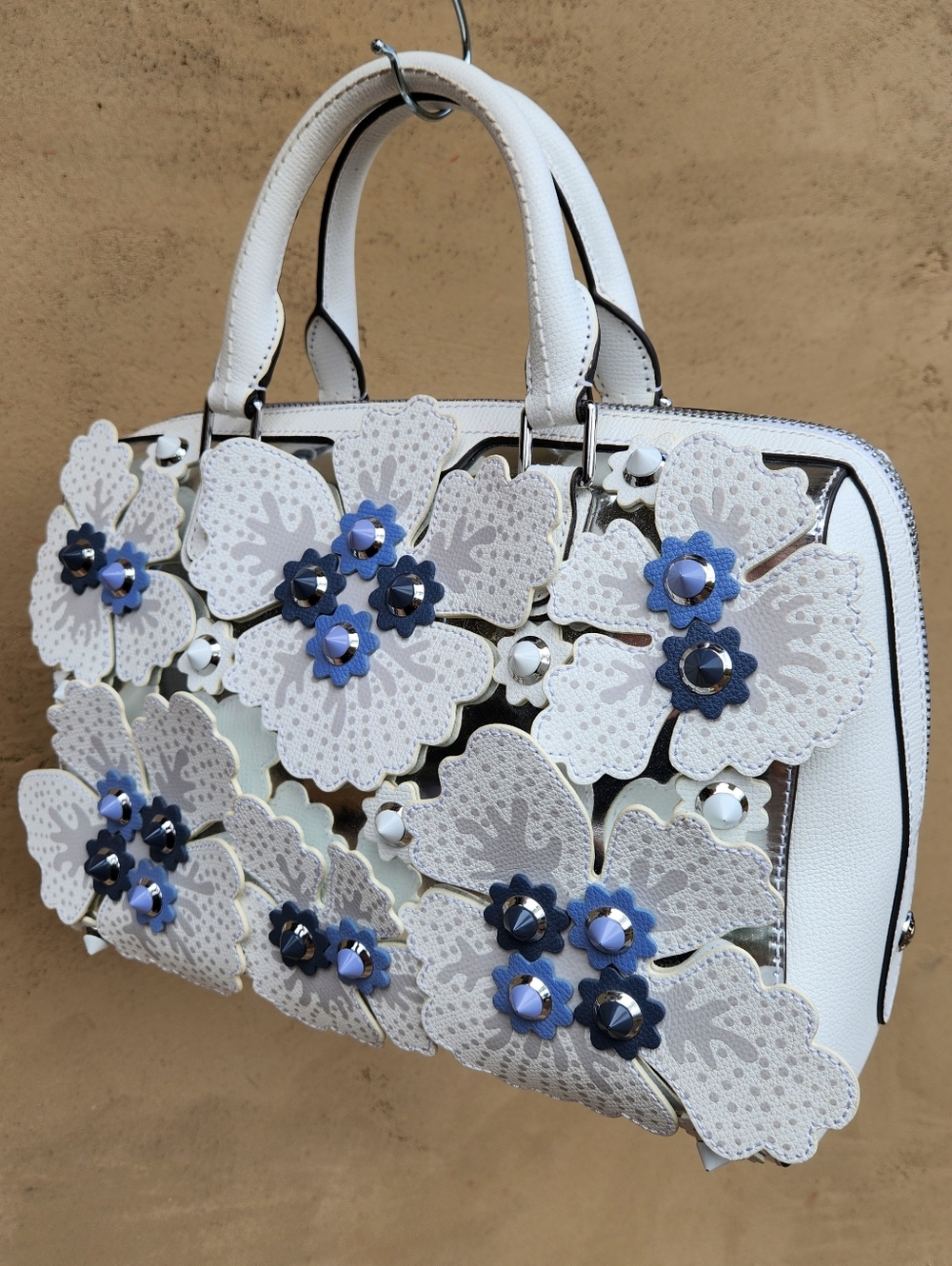 Rare Henri Bendel White Floral Appliqué Satchel - Limited Edition - Picture 3 of 13